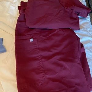 Figs scrub set. M Casma 3 pocket top and SP Cade cargo pants. Wine